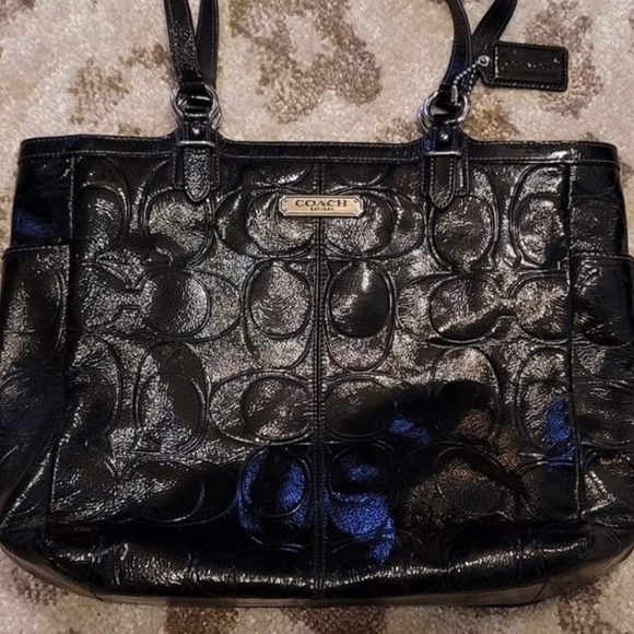 Gorgeous barely used patent leather coach bag - Picture 4 of 10